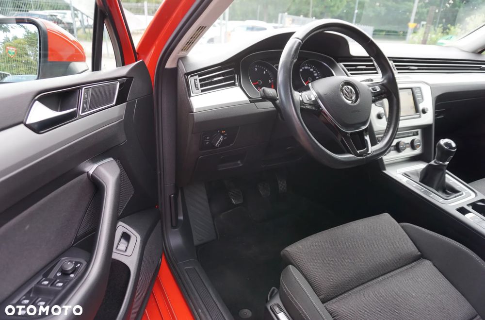 Volkswagen Passat 2.0 TDI BMT Trendline - 9
