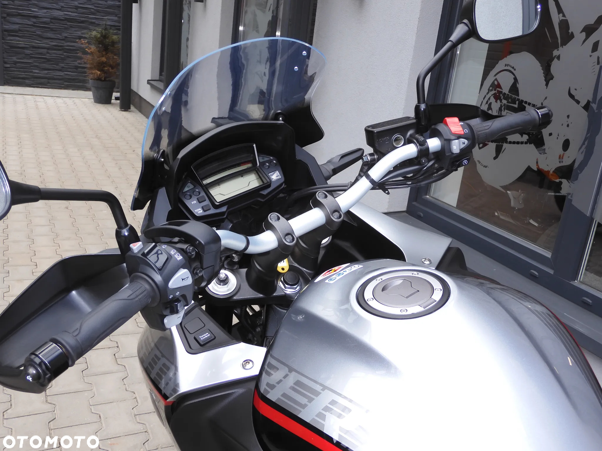 Honda VFR - 28