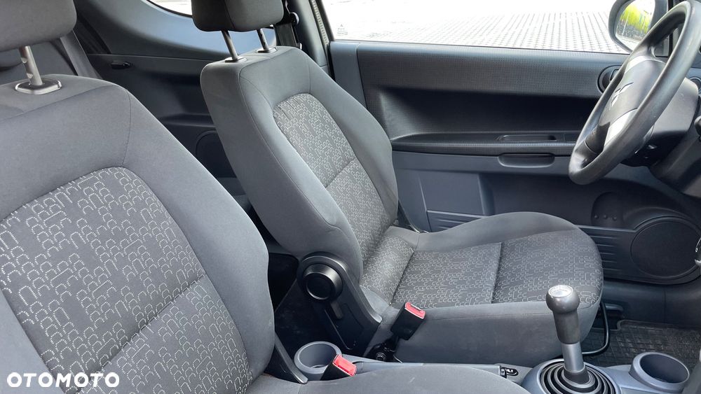 Mitsubishi Colt 1.1 - 10
