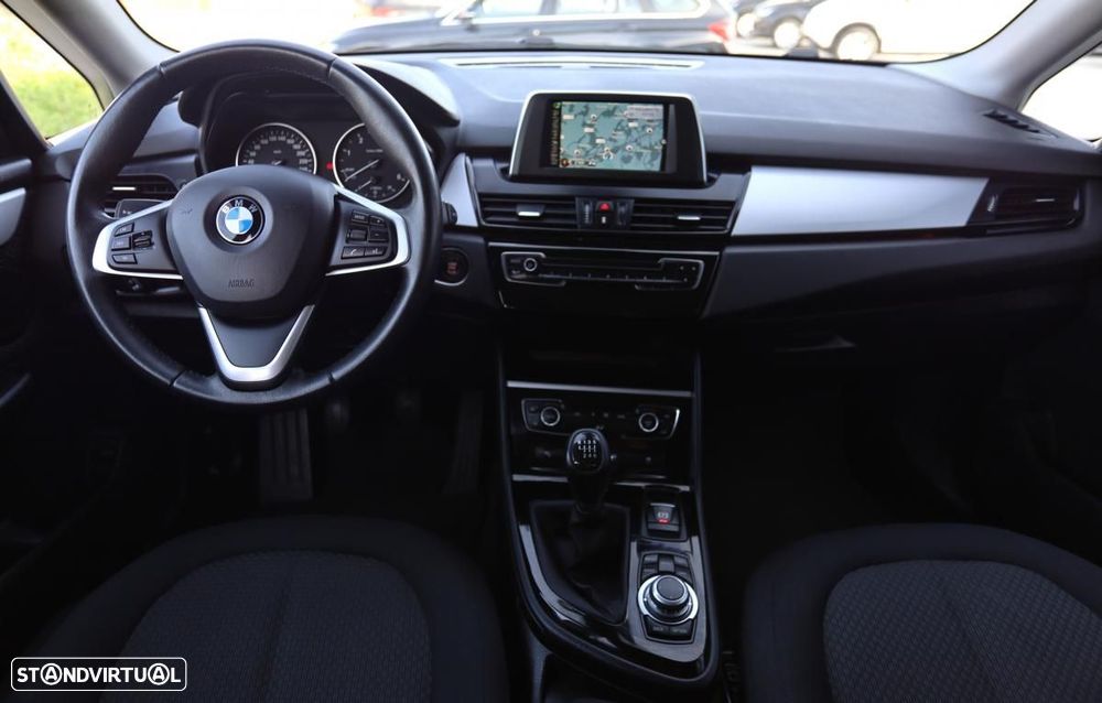 BMW 218 Active Tourer d Advantage - 18