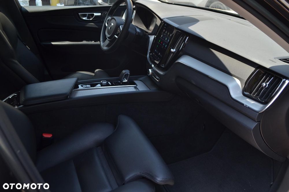 Volvo XC 60 B4 D Plus Bright - 33