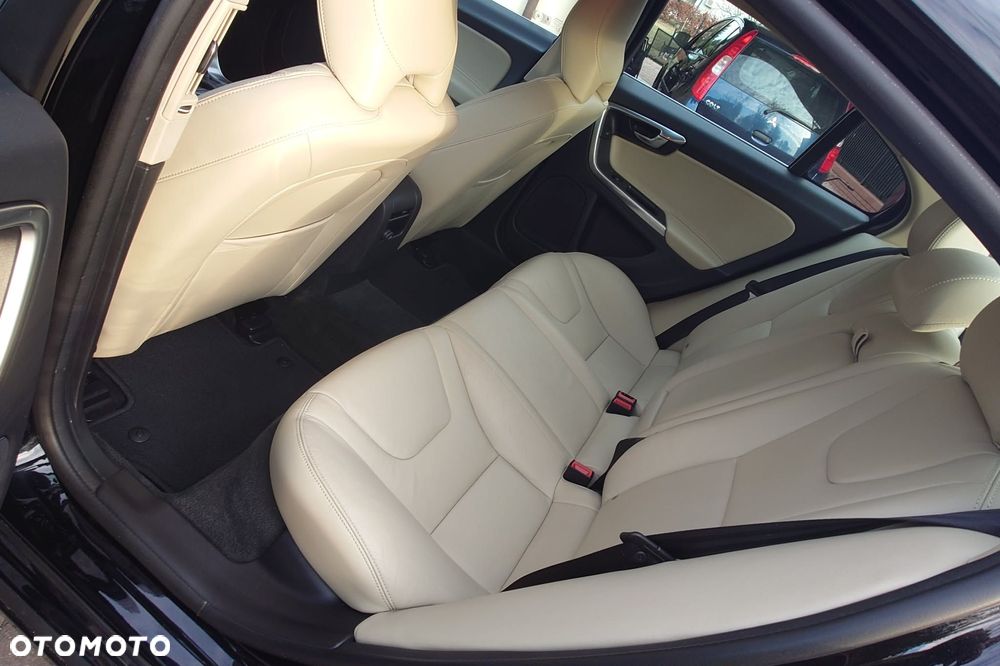 Volvo S60 T3 Drive-E Dynamic Edition (Momentum) - 13