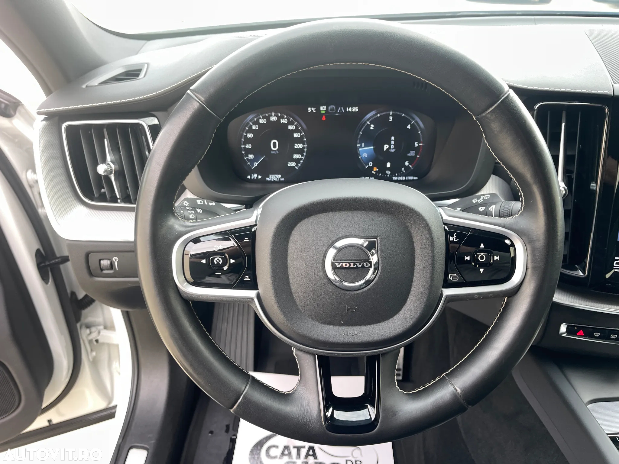 Volvo XC 60 B4 MHEV R-Design - 38