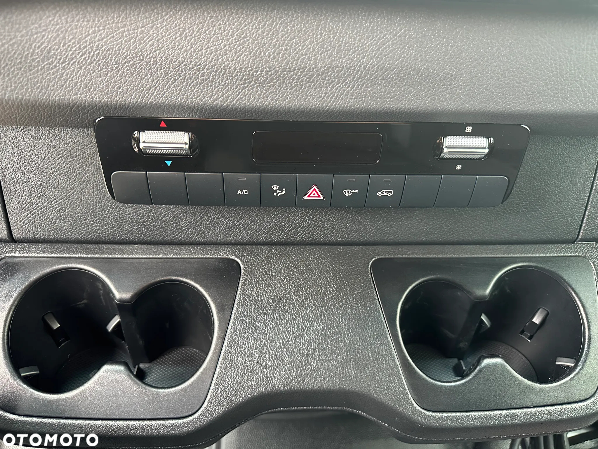 Mercedes-Benz Sprinter - 13