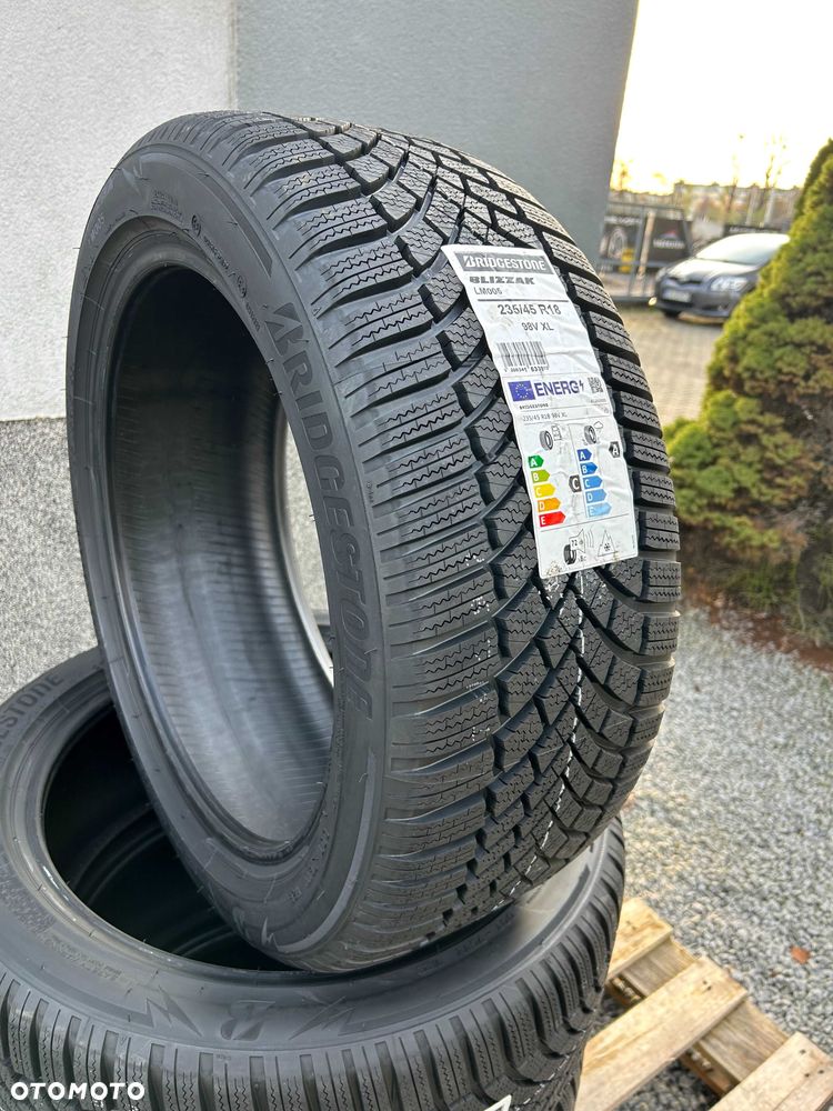 235/45R18 Bridgestone Blizzak LM005 98V XL 2021r - 2