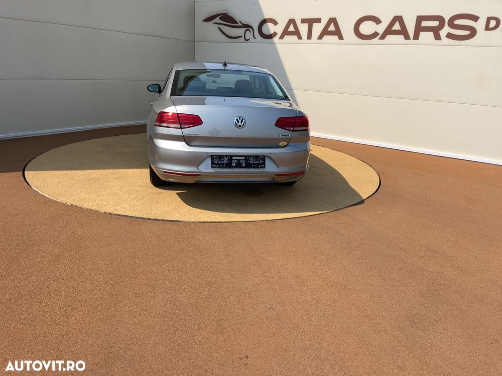 Volkswagen Passat - 12