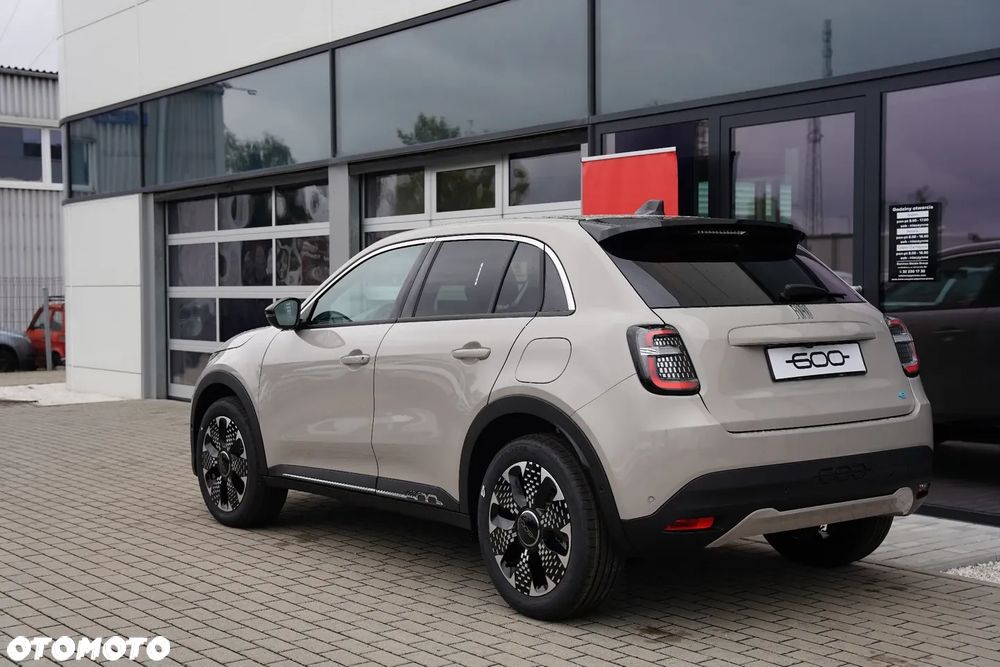 Fiat 600 1.2 Turbo Hybrid eDCT - 2