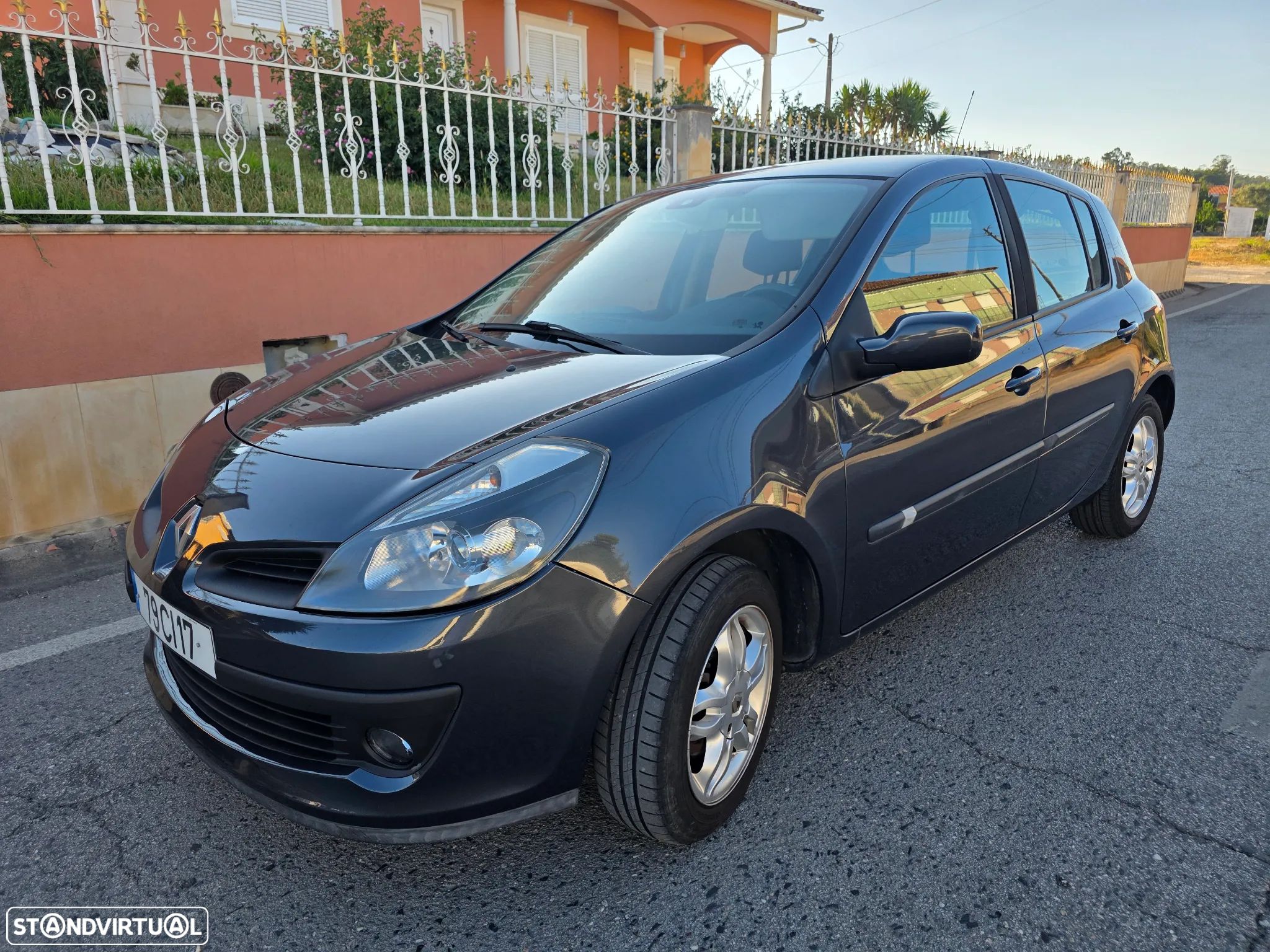 Renault Clio 1.2 16V Pack - 1