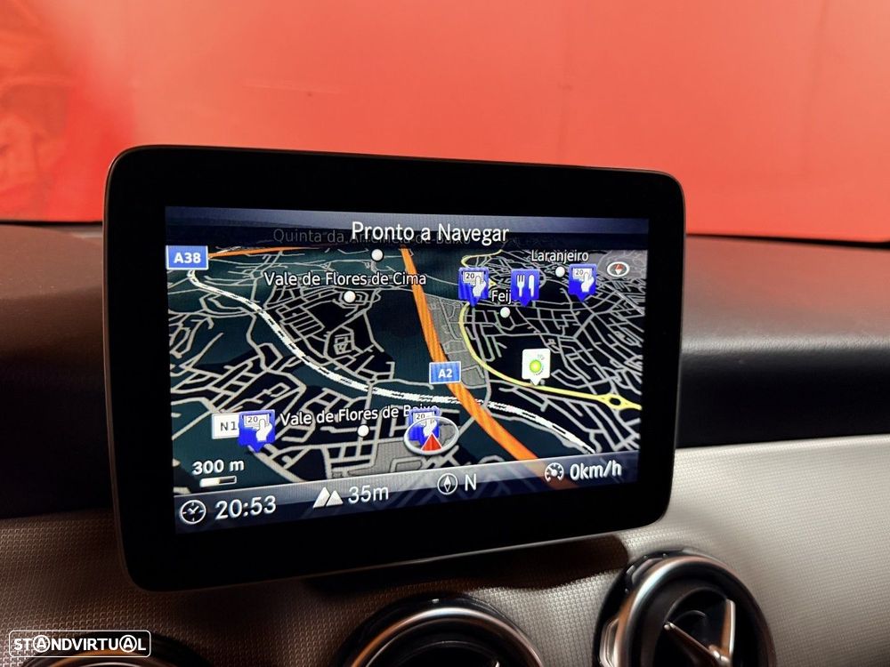 Mercedes-Benz GLA 180 Urban - 11