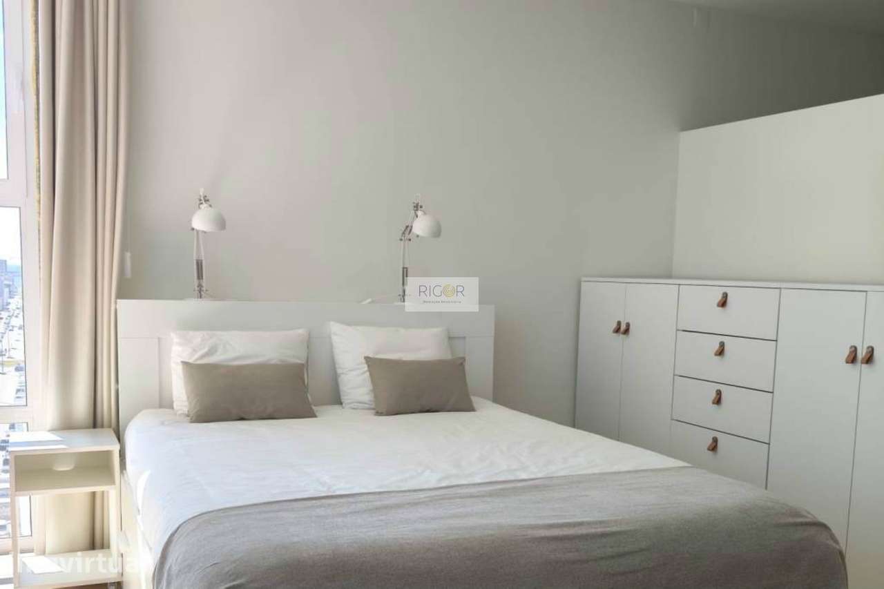 Apartamento T0 mobilado e equipado a 900 metros da praia de Matosinhos - Grande imagem: 2/12