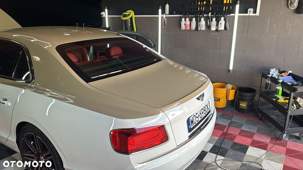 Bentley Flying Spur V8 Convertible - 16