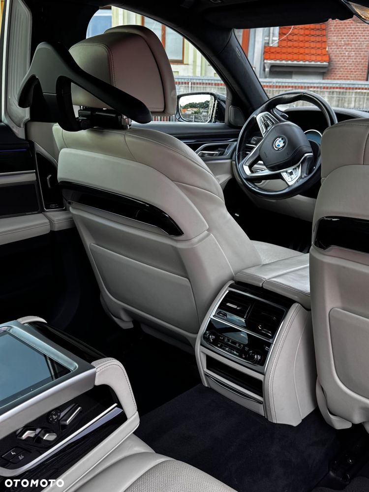 BMW Seria 7 740Ld xDrive - 29