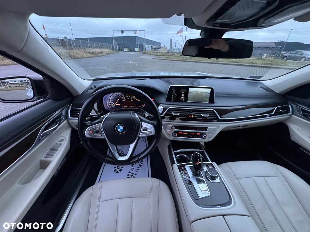 BMW Seria 7 730d xDrive - 14
