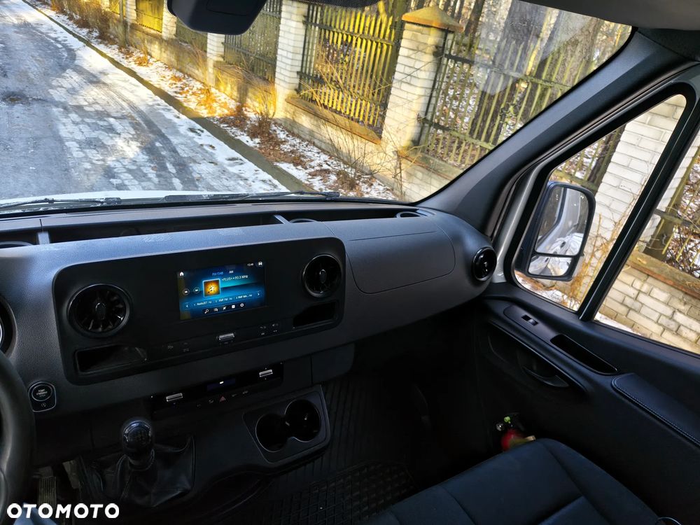 Mercedes-Benz Sprinter - 14