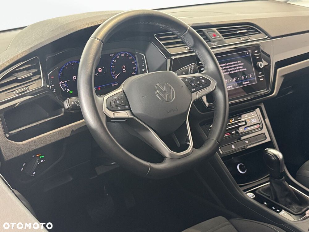 Volkswagen Touran - 22