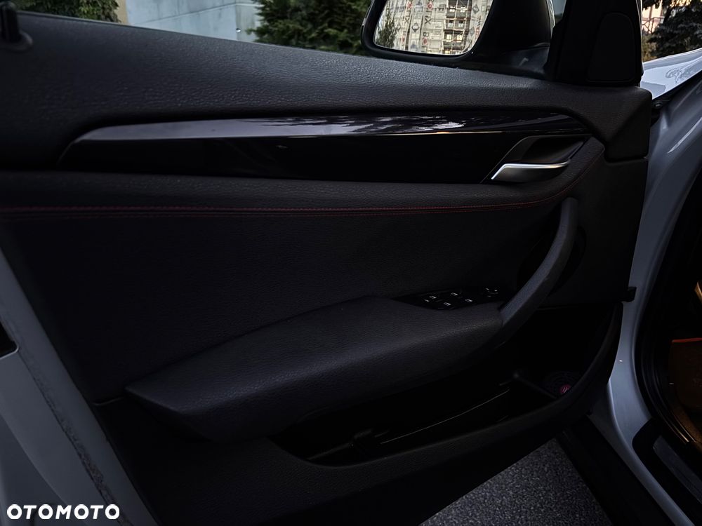 BMW X1 xDrive18d - 16