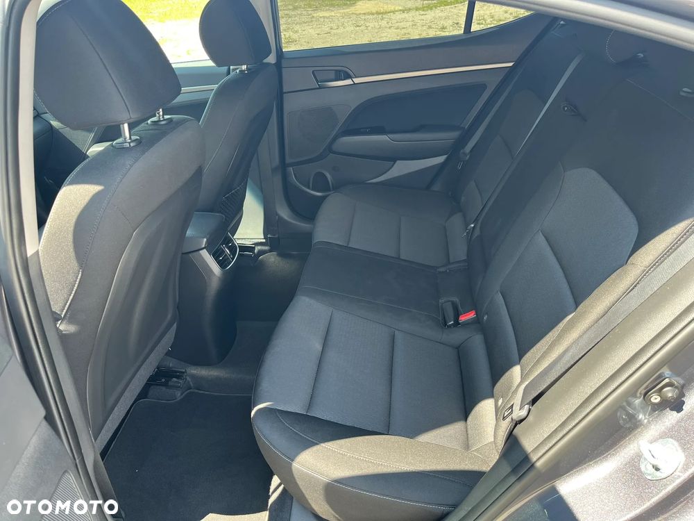 Hyundai Elantra 1.6 Style - 10