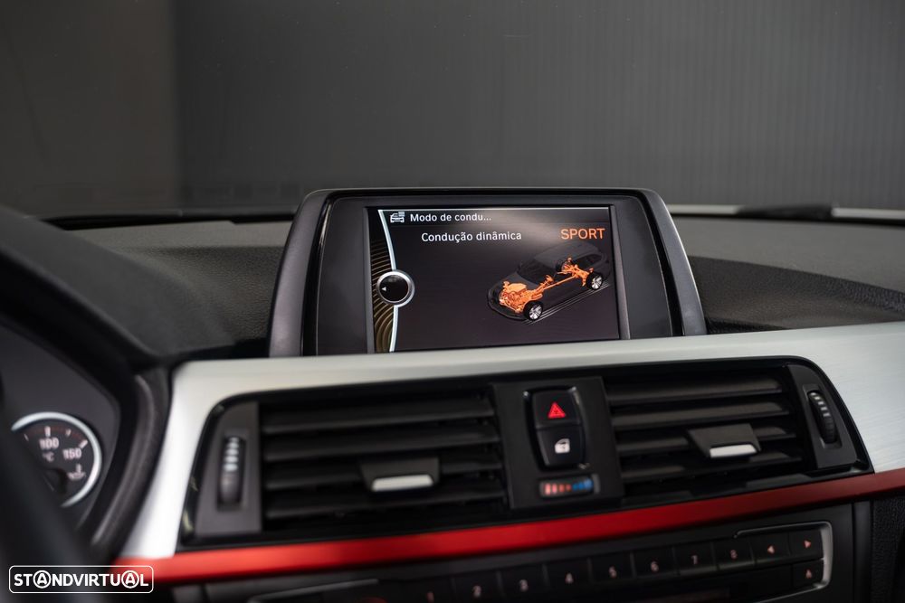 BMW 320 d Auto Line Sport - 33