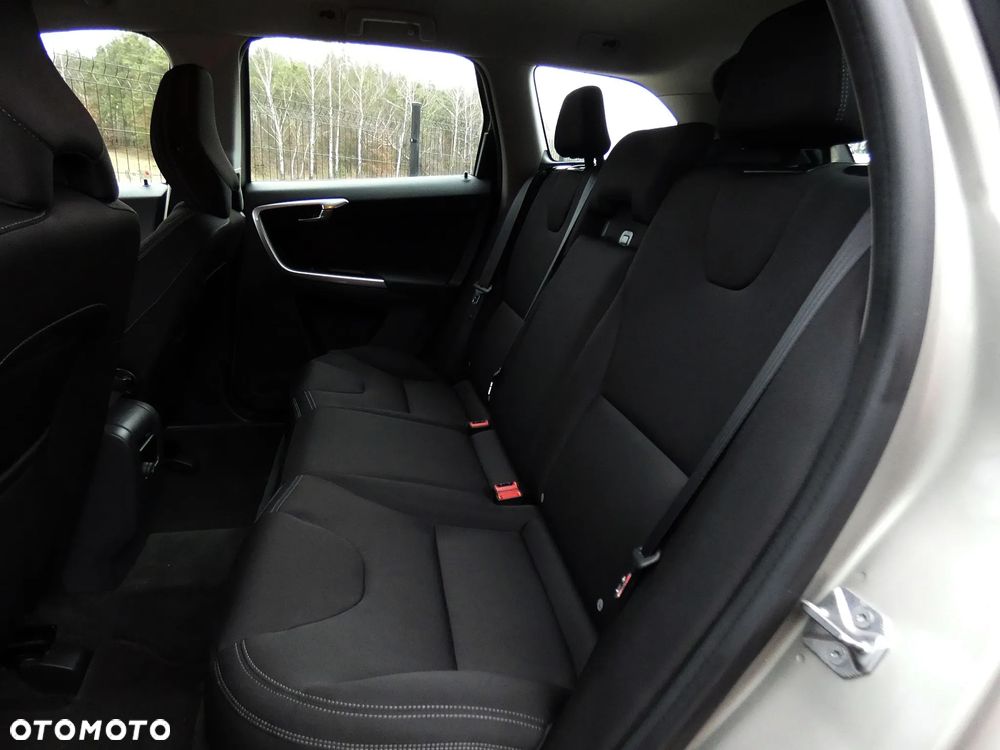 Volvo XC 60 2.4D AWD Momentum - 15