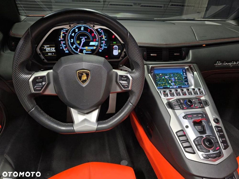 Lamborghini Aventador - 11