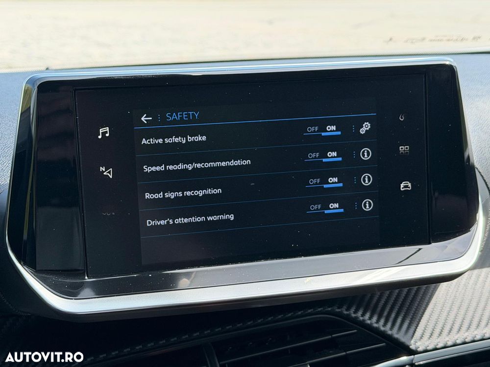 Peugeot 2008 1.2 L PureTech STT Allure - 27