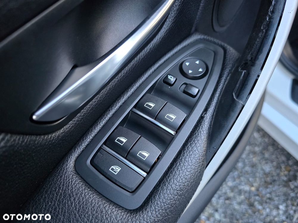 BMW Seria 3 320d xDrive Edition Luxury Line Purity - 26