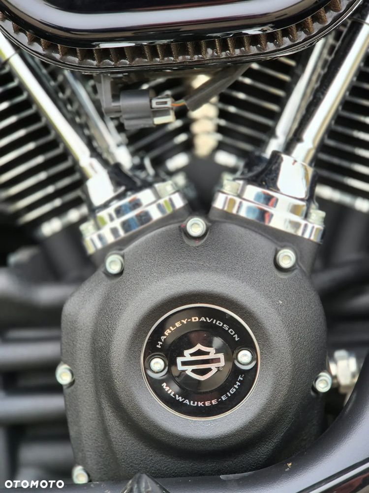 Harley-Davidson Softail Street Bob - 28