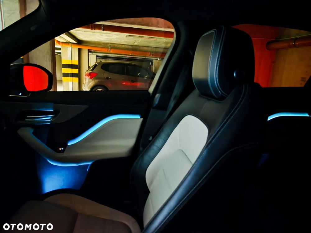 Jaguar F-Pace 2.0 i4D AWD R-Sport - 28