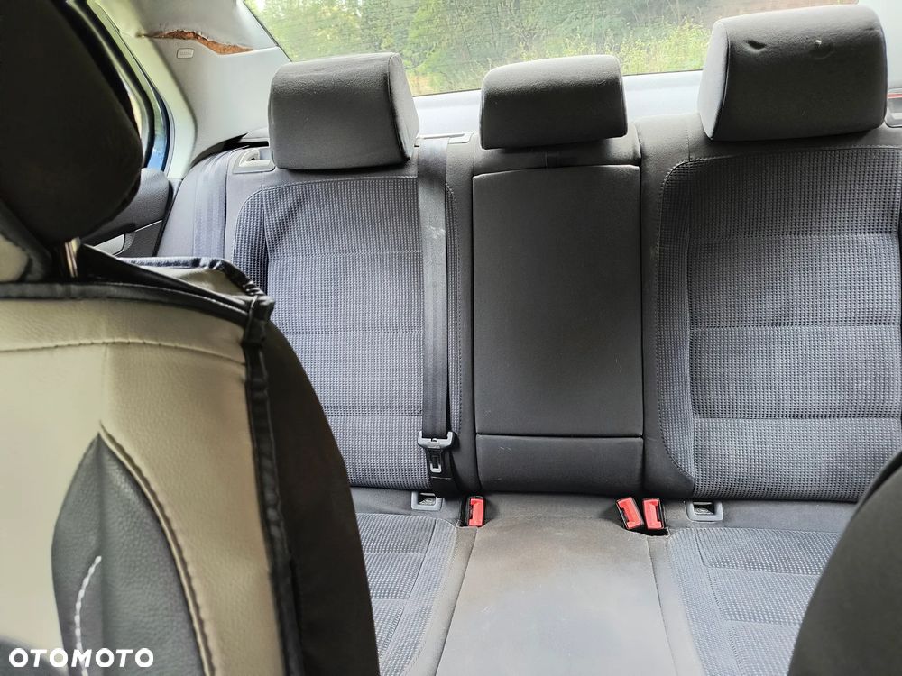 Volkswagen Jetta 1.6 FSI Trendline - 18