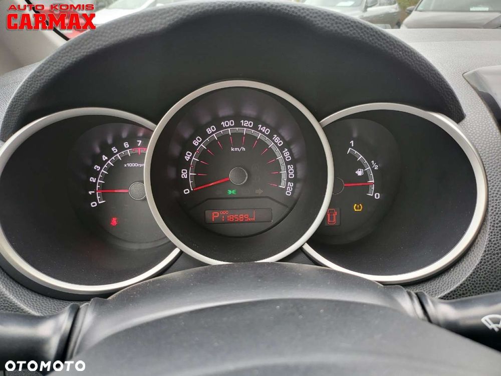 Kia Venga - 11
