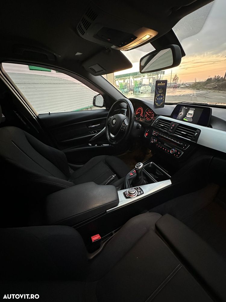 BMW Seria 3 320d xDrive DPF Touring Edition Sport - 7