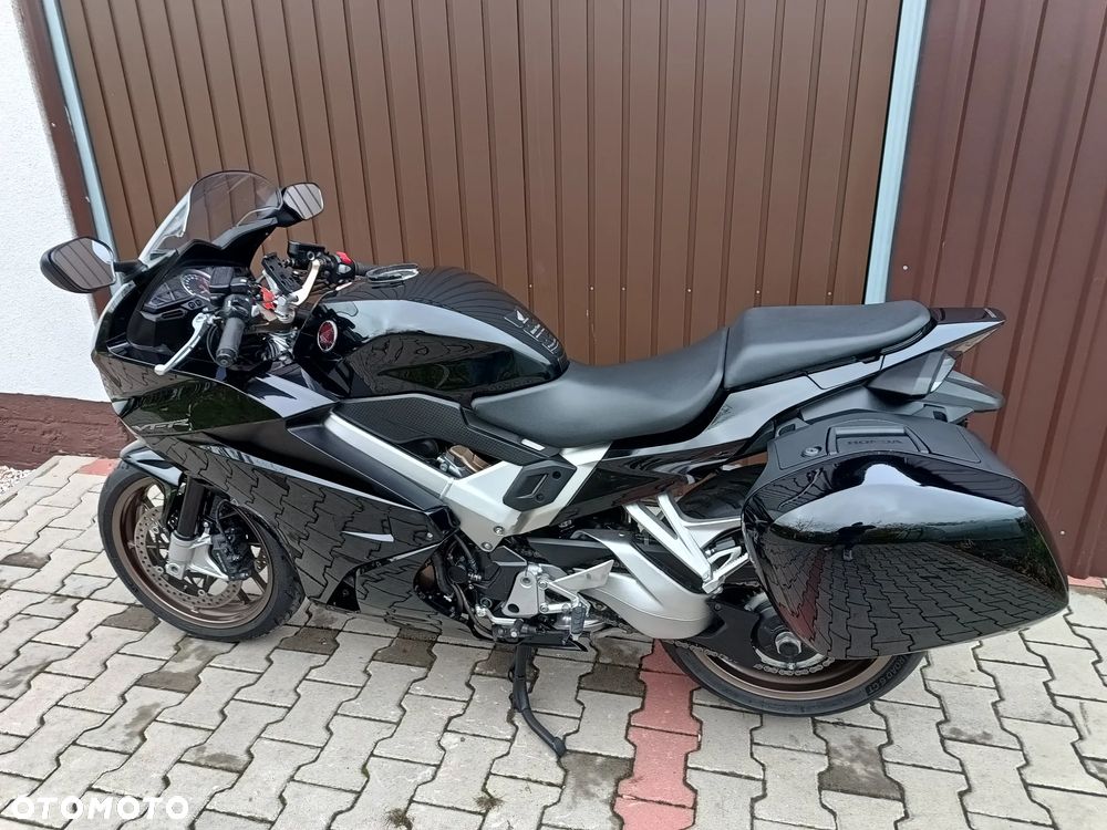 Honda VFR - 25