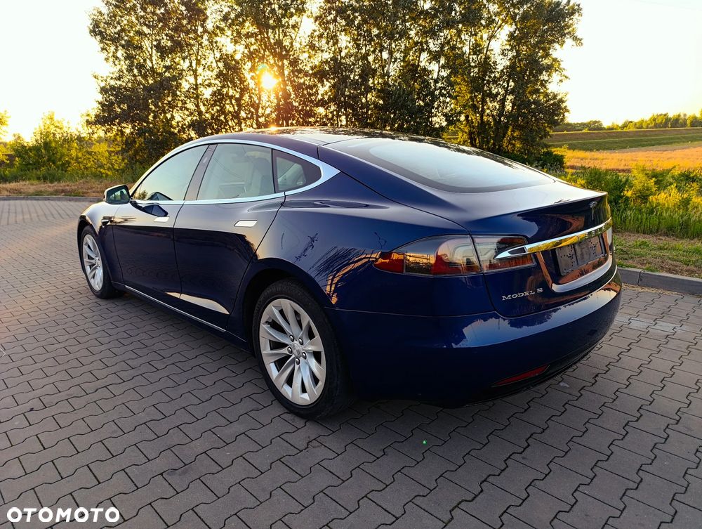 Tesla Model S - 28