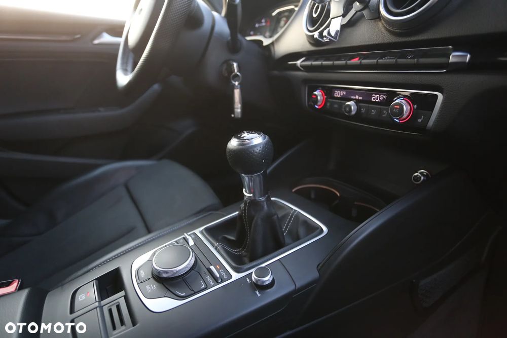Audi A3 Limousine 2.0 TDI S line Sportpaket - 25