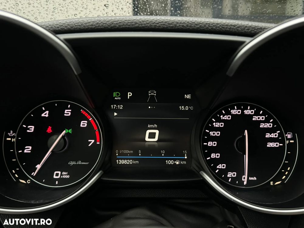 Alfa Romeo Giulia 2.0 Turbo AWD AT8 Veloce - 23