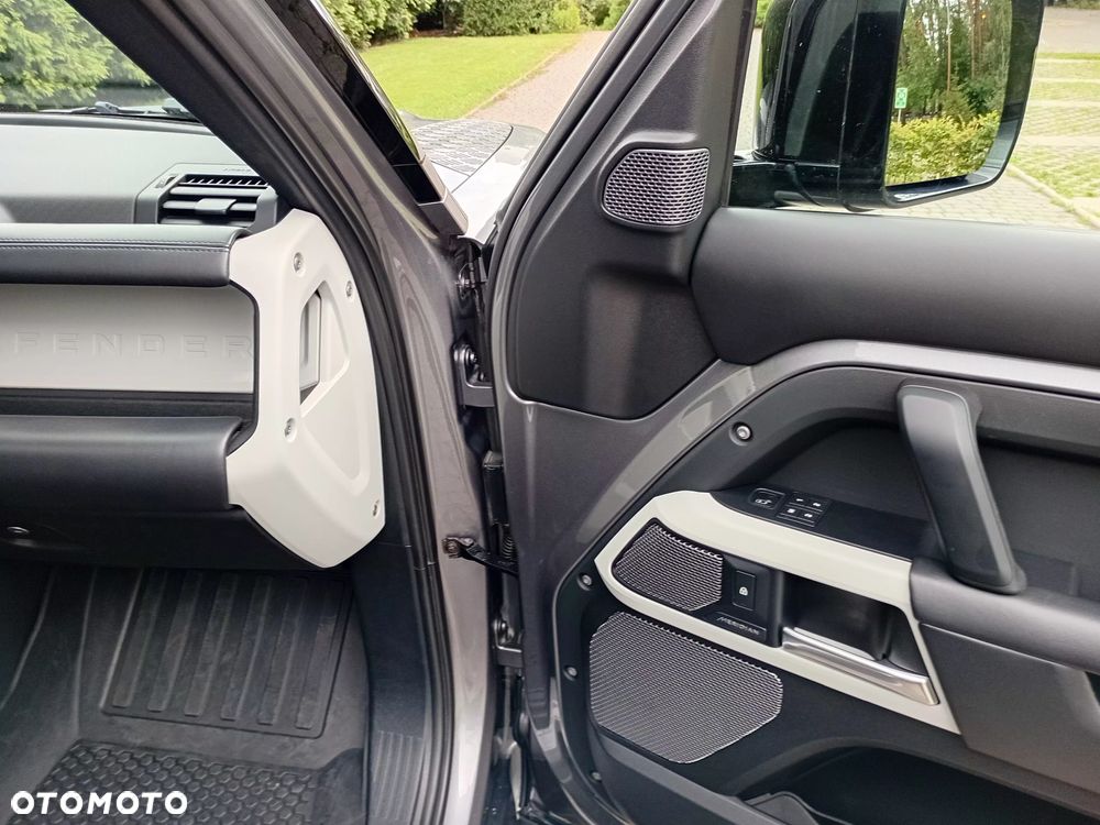 Land Rover Defender 3.0 D250 mHEV - 26