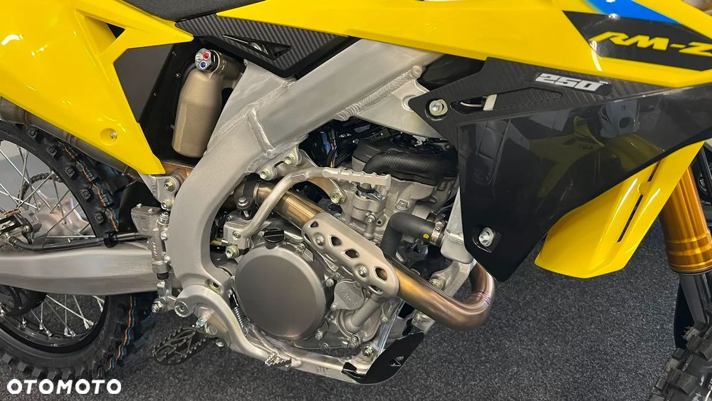 Suzuki RM-Z - 7