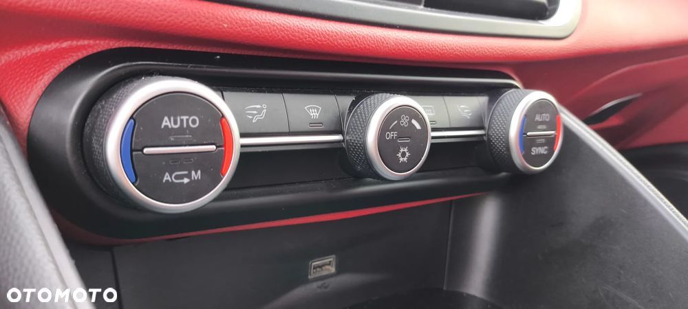 Alfa Romeo Giulia - 19
