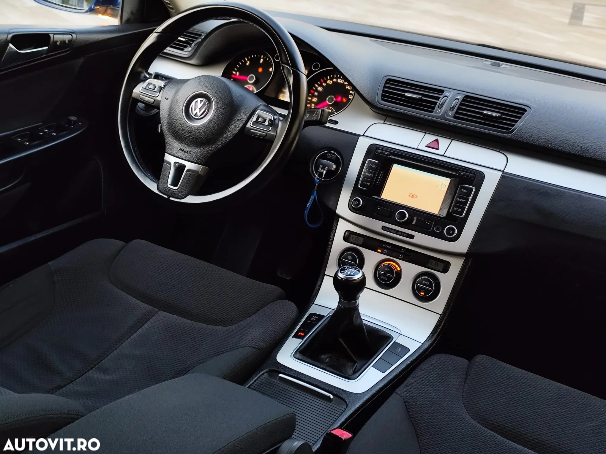 Volkswagen Passat - 11