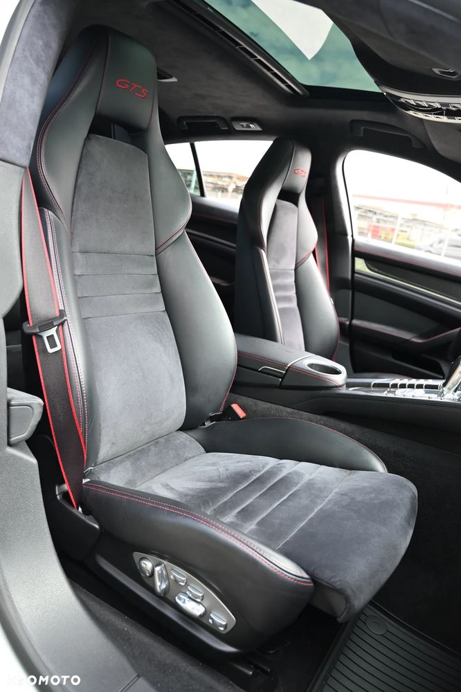 Porsche Panamera GTS PDK - 22