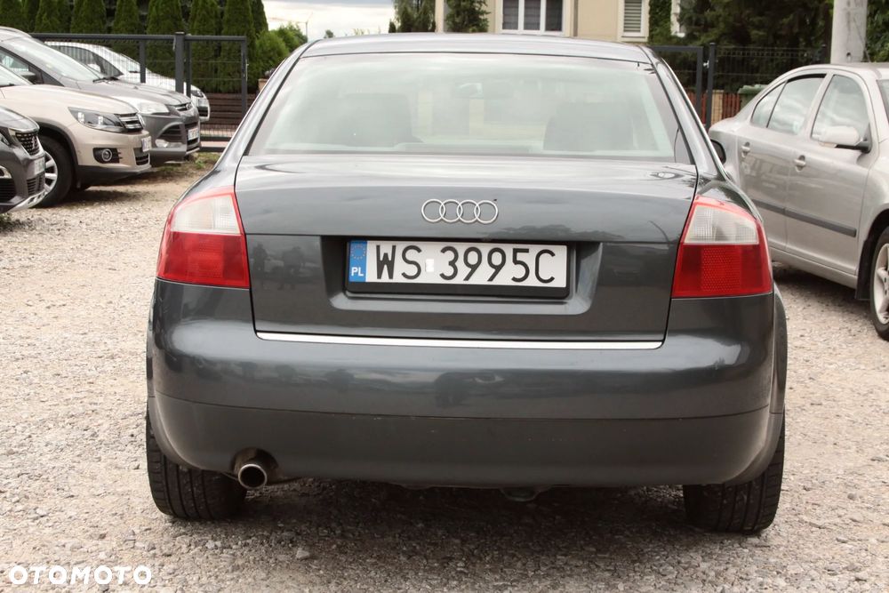Audi A4 Limousine - 10