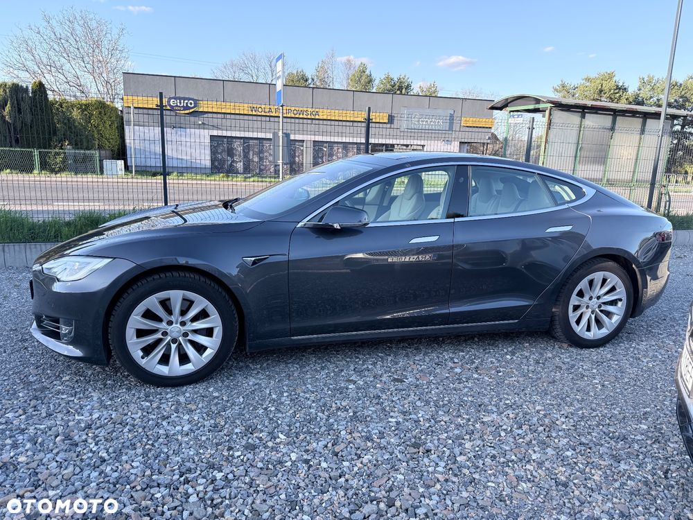 Tesla Model S - 7