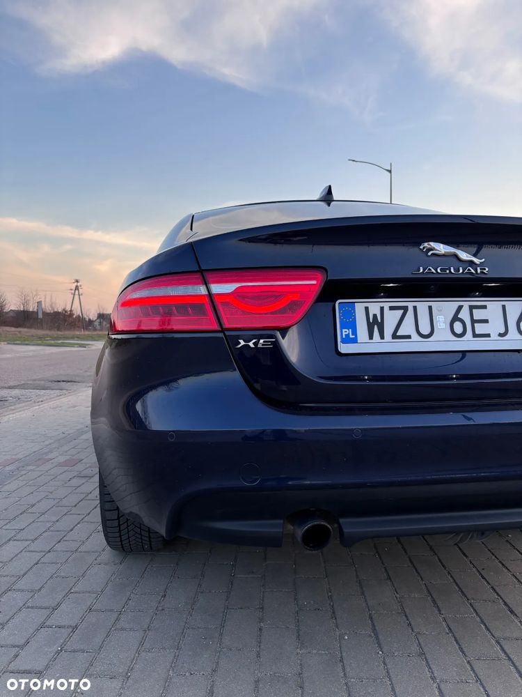 Jaguar XE 2.0 T Prestige - 24