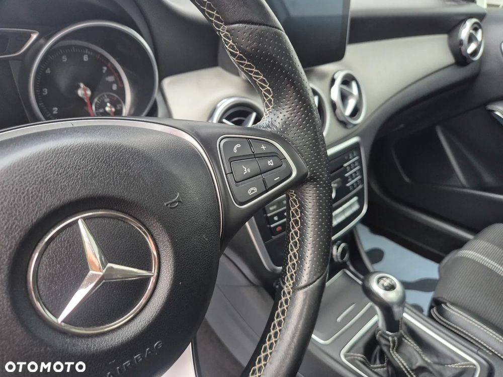 Mercedes-Benz GLA 200 UrbanStyle Edition - 11