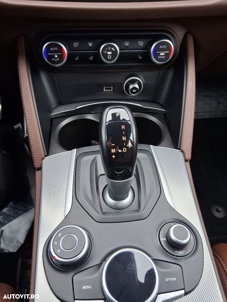 Alfa Romeo Stelvio - 10