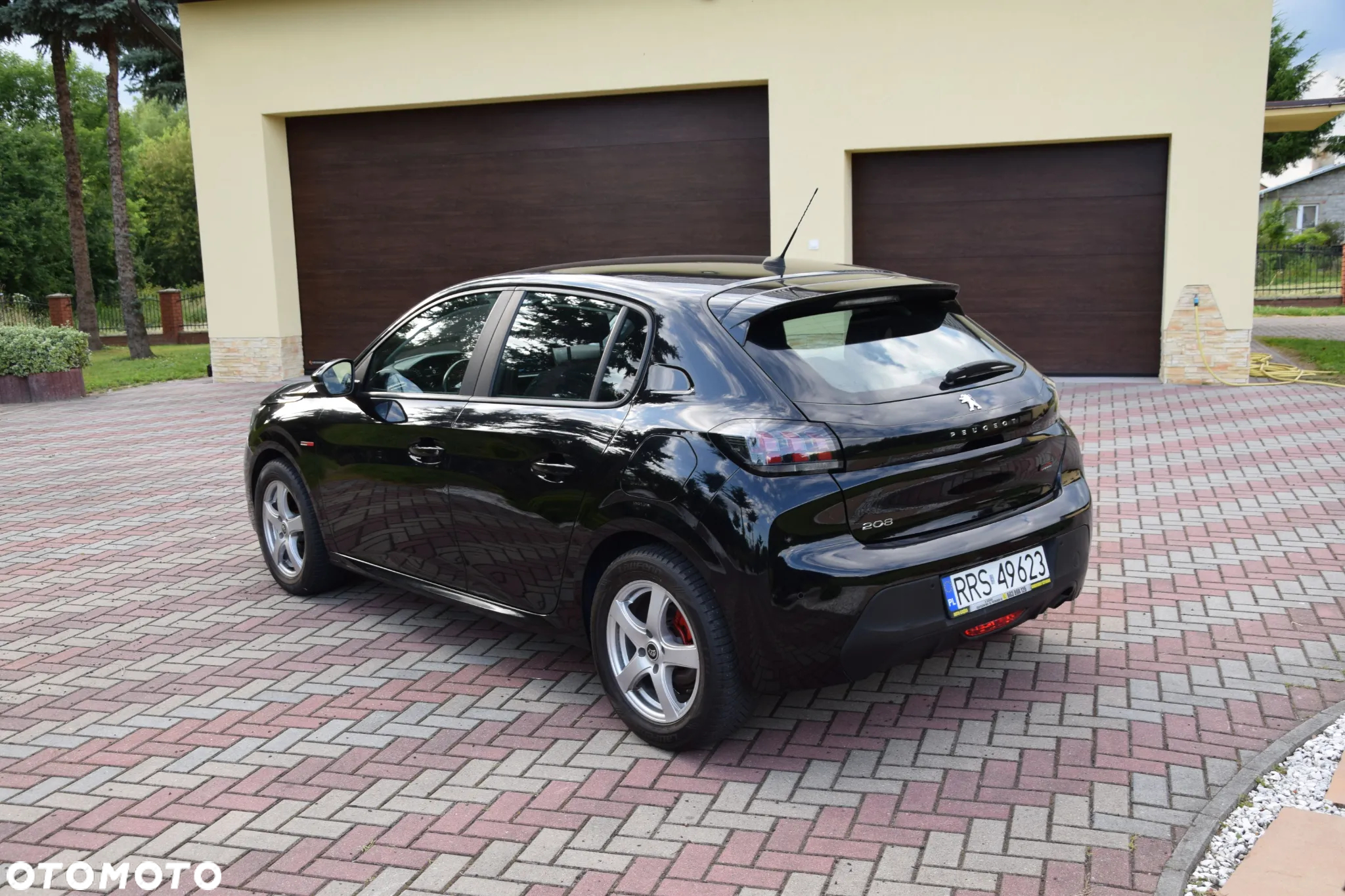Peugeot 208 - 8