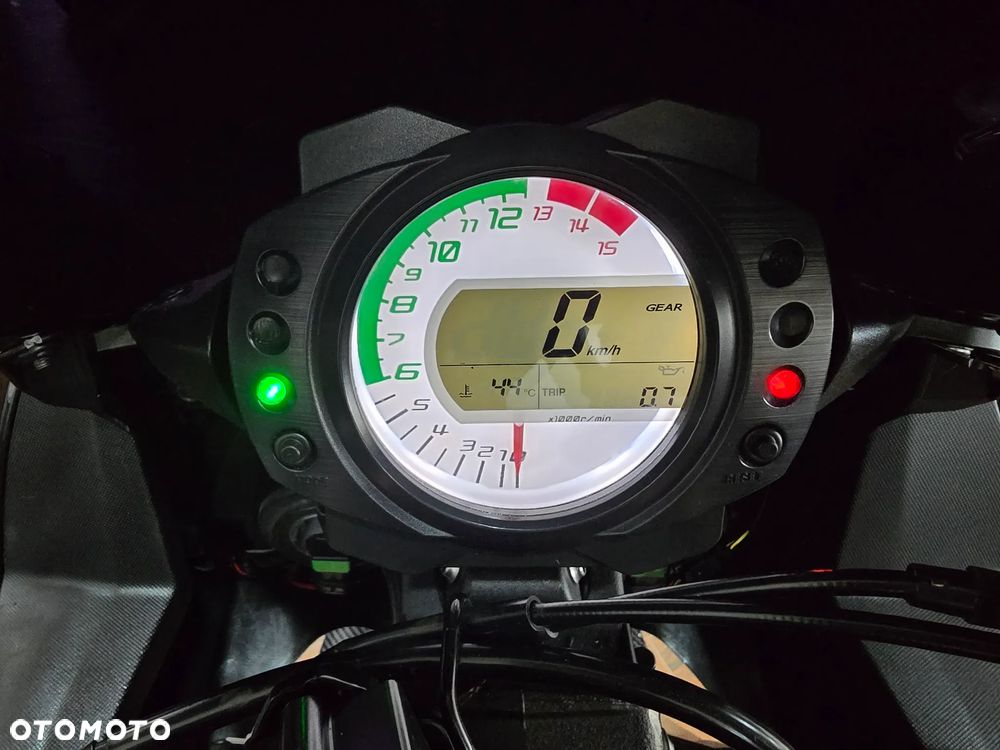 Kawasaki ZXR - 17