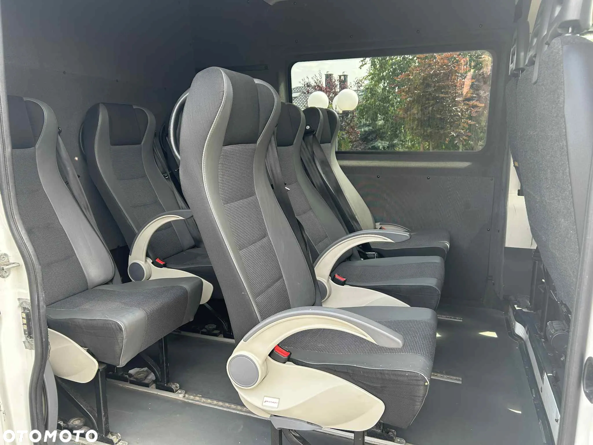 Peugeot Boxer 9 osób - 8