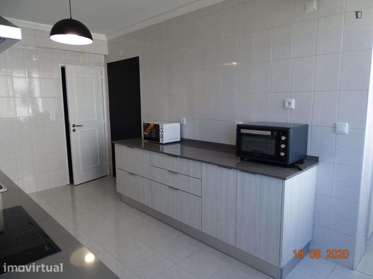 Quarto - localizado em Oeiras Lisbon - Grande imagem: 4/12