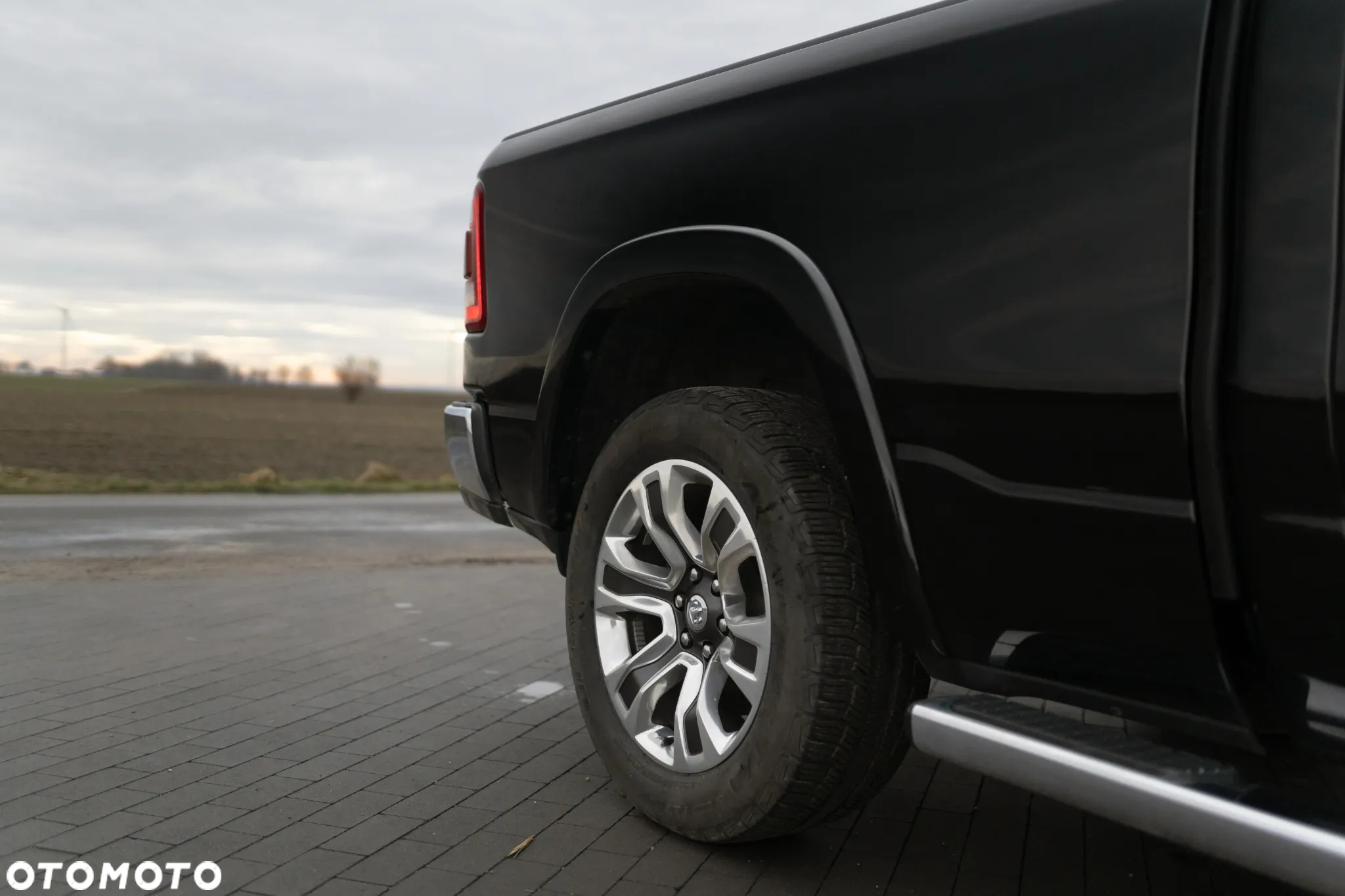 RAM 1500 5.7 Crew Cab Longbed Longhorn Chrome - 33